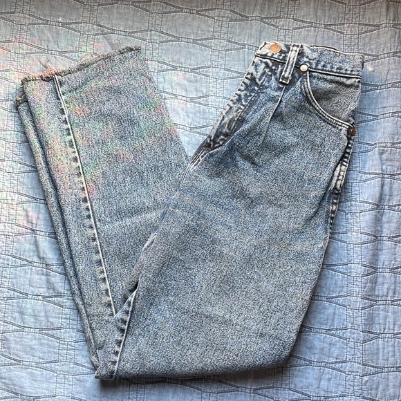 Wrangler High Waisted Acid Wash Jeans - Picture 2 of 3